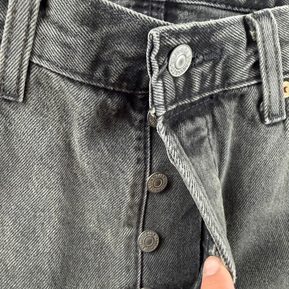 Levis 501 Premium Jeans Mens 32x36 Black Button Fly Straight Leg Regular Fit NEW